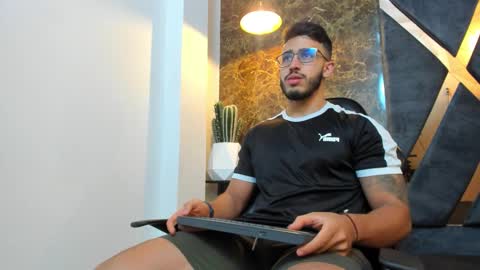 LIAM KLEIN online show from September 16, 2025, 11:11 am