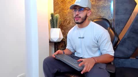 LIAM KLEIN online show from September 21, 2025, 3:24 pm