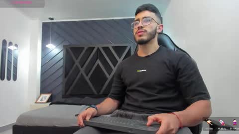 LIAM KLEIN online show from November 10, 2025, 11:20 am