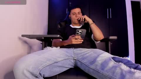 Snapshot of liam_mateo_ chatting on May 9, 2026, 7:02 am Liam online show from May 9, 2026, 7:02 am