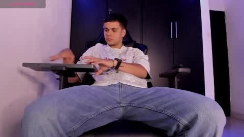 Snapshot of liam_mateo_ chatting on May 15, 2026, 3:35 am Liam online show from May 15, 2026, 3:35 am