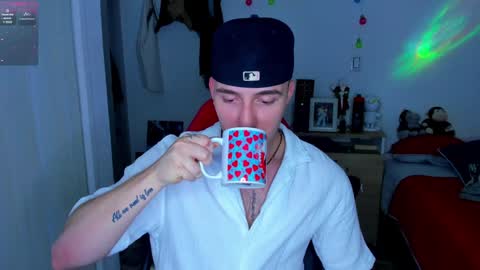 Snapshot of liam_oficial chatting on December 15, 2024, 4:40 am liam online show from December 15, 2024, 4:40 am