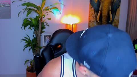 Snapshot of liam_oficial chatting on February 9, 2025, 3:32 am liam online show from February 9, 2025, 3:32 am