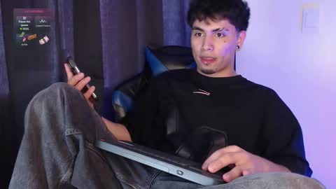 Liam online show from November 16, 2025, 6:13 pm