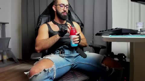 Liam online show from March 2, 2025, 7:10 am