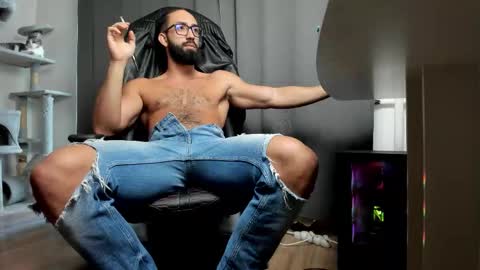 Liam online show from October 25, 2025, 7:27 am