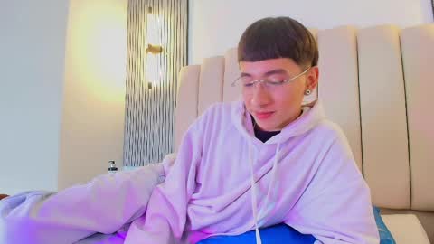 lian_cameron online show from April 20, 2026, 4:04 am