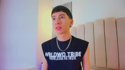 lian_cameron online show from April 23, 2026, 4:03 am