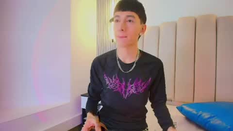 lian_cameron online show from April 27, 2026, 3:48 am