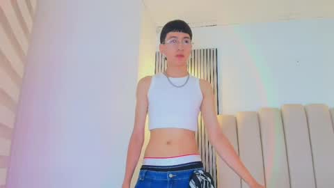 lian_cameron online show from April 29, 2026, 3:54 am
