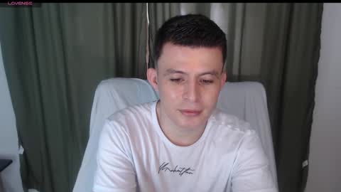 Snapshot of lian_eathan chatting on October 28, 2025, 7:49 pm lian_eathan online show from October 28, 2025, 7:49 pm