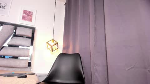 lianfox_ online show from February 20, 2026, 12:16 pm