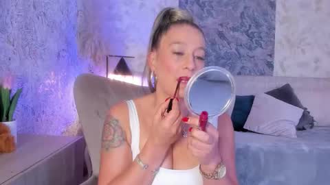 Lian online show from November 19, 2025, 7:47 pm