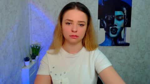 Liara online show from May 13, 2026, 6:44 am