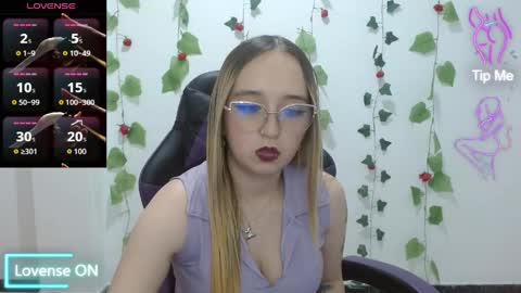 Lia Roberts online show from May 5, 2026, 3:25 am