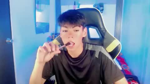 Snapshot of liarr_ chatting on May 15, 2026, 11:23 pm LIAR online show from May 15, 2026, 11:23 pm