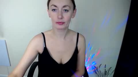 Lia online show from December 20, 2025, 8:10 am