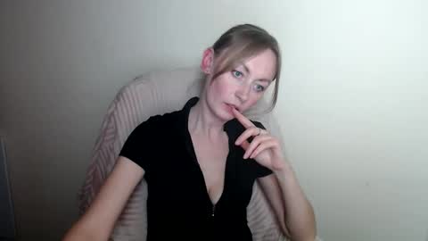 Lia online show from May 4, 2026, 1:07 pm