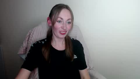 Lia online show from May 5, 2026, 12:13 pm