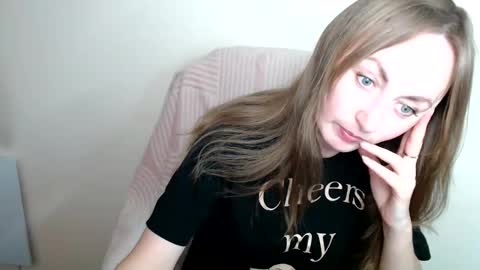 Lia online show from May 12, 2026, 12:35 pm