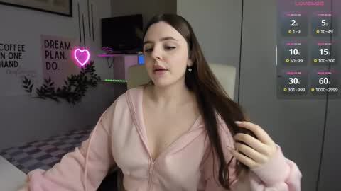 Lia online show from October 6, 2025, 7:06 am