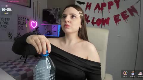 Lia online show from October 26, 2025, 7:58 am