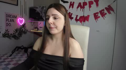 Lia online show from October 27, 2025, 7:56 am