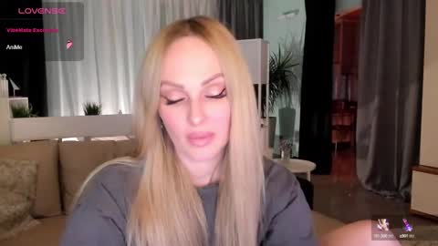 Snapshot of libby_nora chatting on December 10, 2024, 1:33 pm Libby online show from December 10, 2024, 1:33 pm