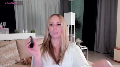 Snapshot of libby_nora chatting on January 14, 2025, 6:17 pm Libby online show from January 14, 2025, 6:17 pm