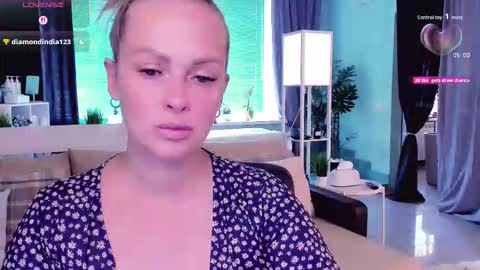 Snapshot of libby_nora chatting on September 14, 2025, 9:19 am Libby online show from September 14, 2025, 9:19 am