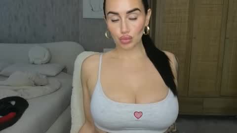 Snapshot of libbyloveheartx chatting on November 15, 2025, 1:29 pm Libby online show from November 15, 2025, 1:29 pm