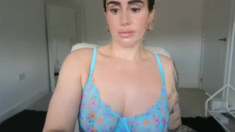 Snapshot of libbyloveheartx chatting on August 1, 2026, 10:25 am Libby online show from August 1, 2026, 10:25 am