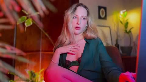 Snapshot of lierie chatting on February 21, 2026, 6:53 pm its my birthday today so im offline but id be so happy if you felt like sending me a birthday love while im away online show from February 21, 2026, 6:53 pm