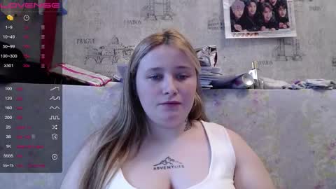 Snapshot of light_lunaa chatting on November 12, 2025, 7:20 am light_lunaa online show from November 12, 2025, 7:20 am