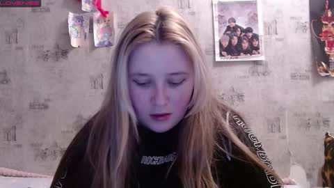 Snapshot of light_lunaa chatting on November 17, 2025, 12:44 pm light_lunaa online show from November 17, 2025, 12:44 pm
