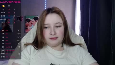 Snapshot of light_lunaa chatting on February 9, 2026, 7:12 am light_lunaa online show from February 9, 2026, 7:12 am