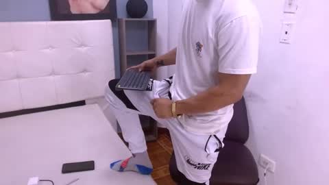 Snapshot of lihanjor_23 chatting on February 14, 2025, 4:04 am Lihan online show from February 14, 2025, 4:04 am