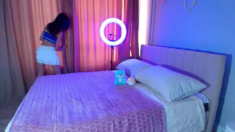 Lihn Pham online show from November 23, 2025, 3:28 am