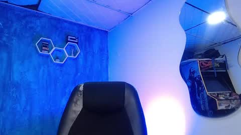 Snapshot of liiaam_lee_ chatting on December 17, 2024, 12:54 pm Daniel online show from December 17, 2024, 12:54 pm