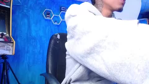 Snapshot of liiaam_lee_ chatting on December 28, 2024, 12:24 pm Daniel online show from December 28, 2024, 12:24 pm