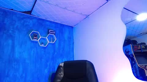 Snapshot of liiaam_lee_ chatting on February 13, 2025, 4:39 pm Daniel online show from February 13, 2025, 4:39 pm