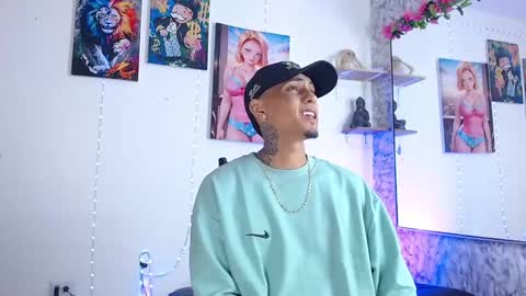 Snapshot of liiaam_lee_ chatting on September 22, 2025, 1:35 pm Daniel online show from September 22, 2025, 1:35 pm