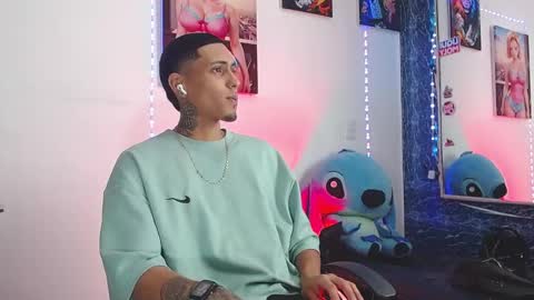 Snapshot of liiaam_lee_ chatting on October 28, 2025, 2:42 pm Daniel online show from October 28, 2025, 2:42 pm