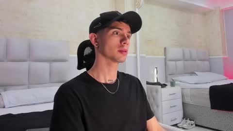 L I I A M online show from February 4, 2025, 10:21 am