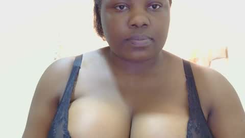 Snapshot of liilcutiee chatting on May 17, 2026, 10:44 am Lily online show from May 17, 2026, 10:44 am