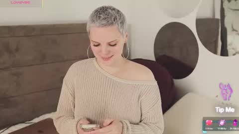 likaaberry online show from October 3, 2025, 10:23 am