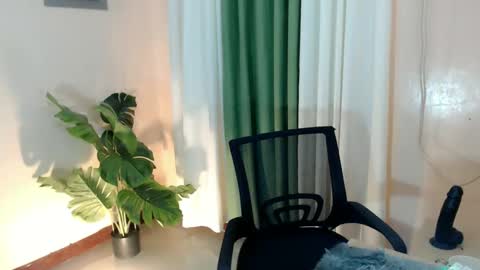 Snapshot of likliklicklengleng chatting on December 30, 2024, 2:19 pm Leng online show from December 30, 2024, 2:19 pm