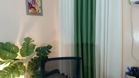 Snapshot of likliklicklengleng chatting on January 13, 2025, 7:31 pm Leng online show from January 13, 2025, 7:31 pm