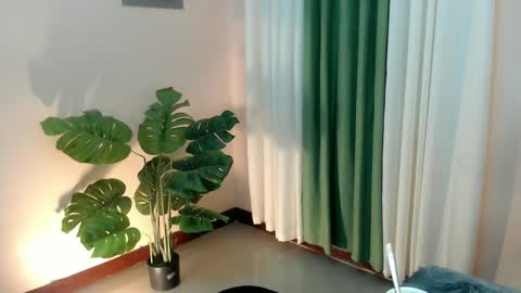 Snapshot of likliklicklengleng chatting on February 6, 2025, 7:07 pm Leng online show from February 6, 2025, 7:07 pm