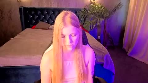 Snapshot of lil_cookie_monster chatting on July 30, 2026, 1:32 pm Erica online show from July 30, 2026, 1:32 pm